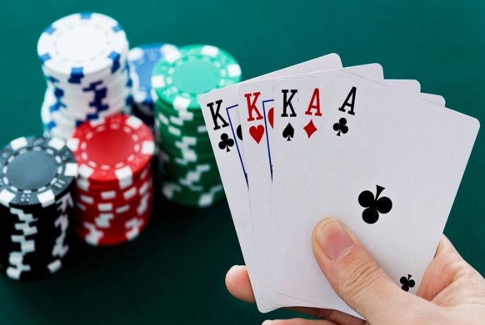 Thiết lập bàn chơi Poker ee88 theo luật đánh poker riêng